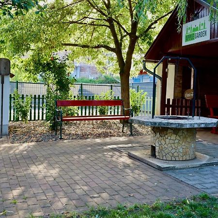 Вілла Applegarden Дебрецен Екстер'єр фото